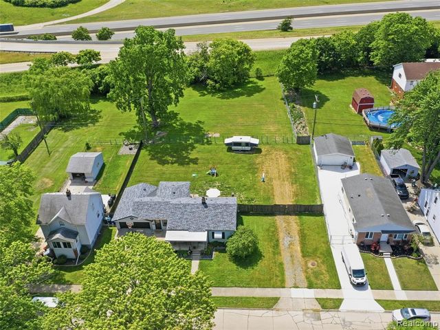 27921 Larchmont Street, Saint Clair Shores, MI 48081