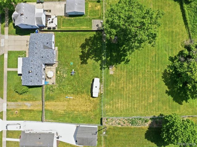 27921 Larchmont Street, Saint Clair Shores, MI 48081
