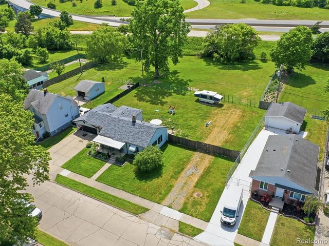 27921 Larchmont Street, Saint Clair Shores, MI 48081
