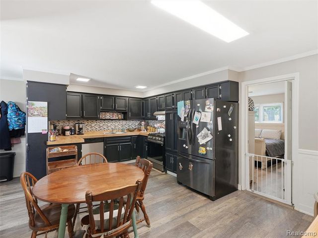 27921 Larchmont Street, Saint Clair Shores, MI 48081