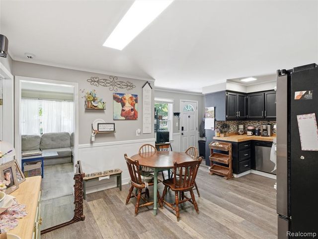 27921 Larchmont Street, Saint Clair Shores, MI 48081