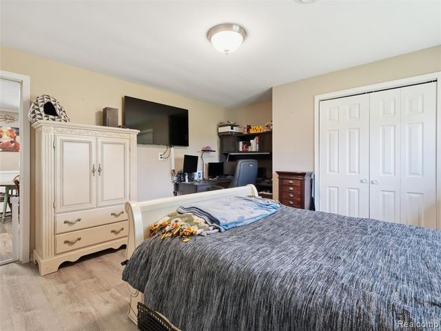 27921 Larchmont Street, Saint Clair Shores, MI 48081