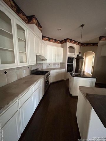 8022 Fair Oaks Pkwy, Fair Oaks Ranch, TX 78015