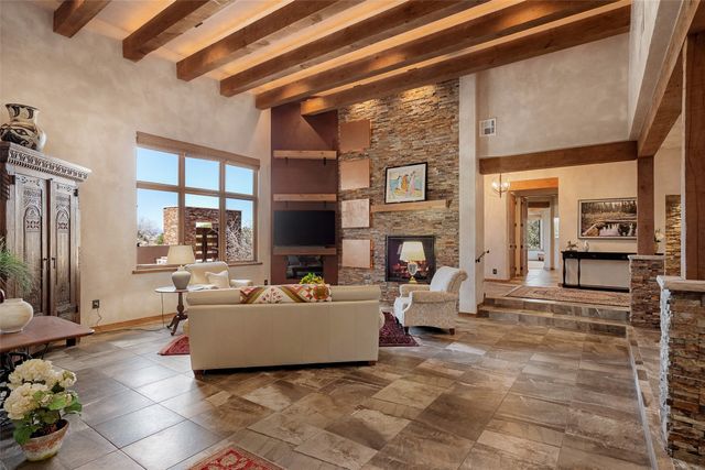 4 W Golden Eagle, Santa Fe, NM 87506