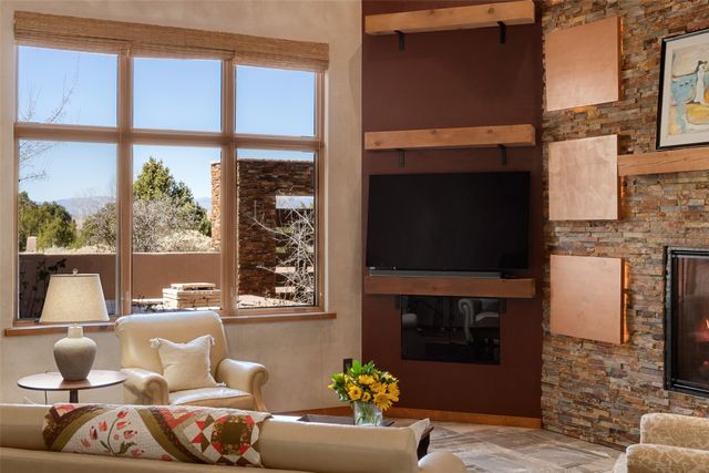 4 W Golden Eagle, Santa Fe, NM 87506