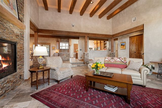 4 W Golden Eagle, Santa Fe, NM 87506