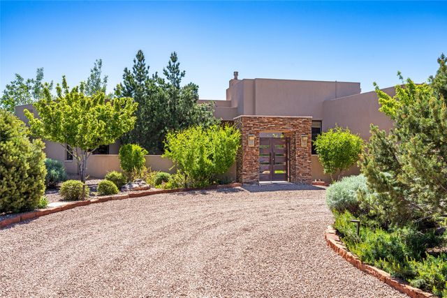 4 W Golden Eagle, Santa Fe, NM 87506