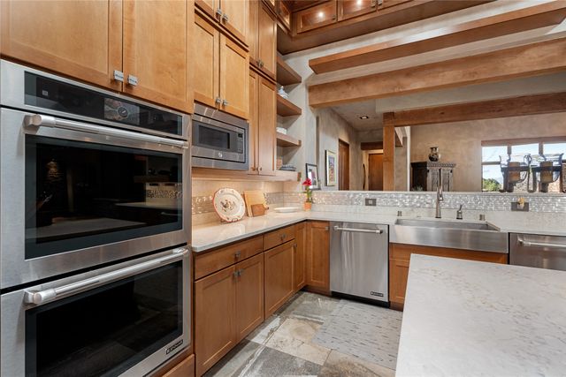 4 W Golden Eagle, Santa Fe, NM 87506