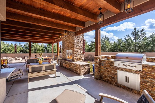 4 W Golden Eagle, Santa Fe, NM 87506