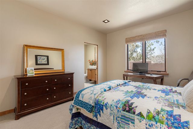 4 W Golden Eagle, Santa Fe, NM 87506