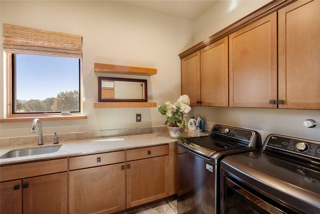 4 W Golden Eagle, Santa Fe, NM 87506