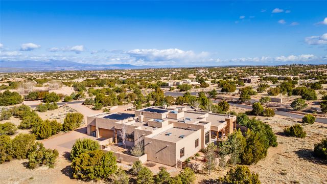 4 W Golden Eagle, Santa Fe, NM 87506