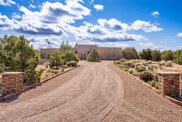 4 W Golden Eagle, Santa Fe, NM 87506