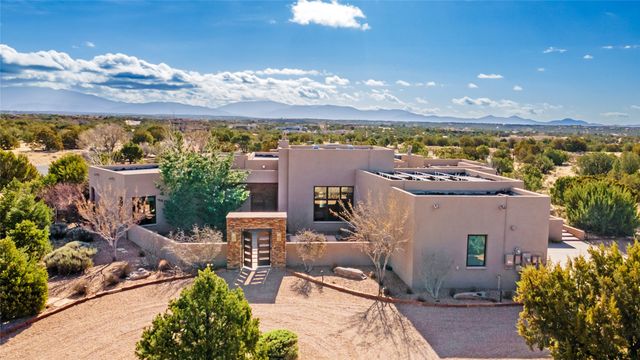 4 W Golden Eagle, Santa Fe, NM 87506