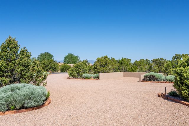 4 W Golden Eagle, Santa Fe, NM 87506