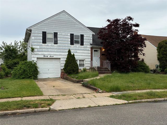 27 Elizabeth Drive, Bethpage, NY 11714