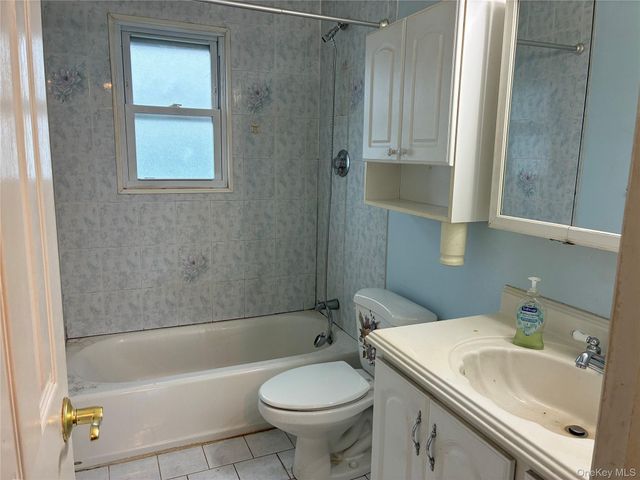 27 Elizabeth Drive, Bethpage, NY 11714