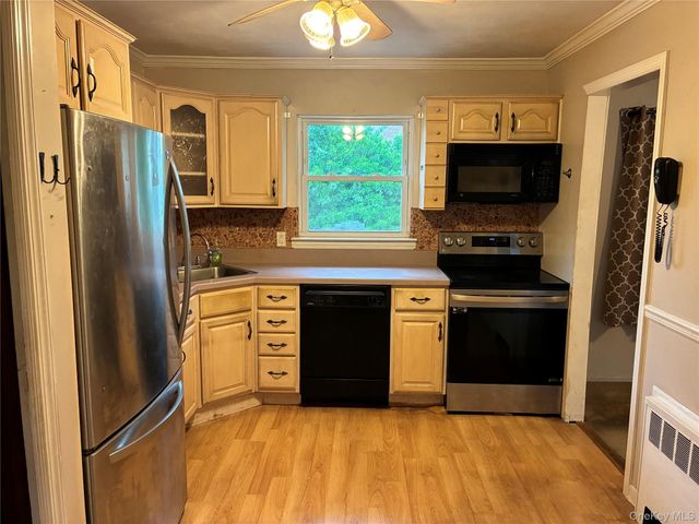 27 Elizabeth Drive, Bethpage, NY 11714