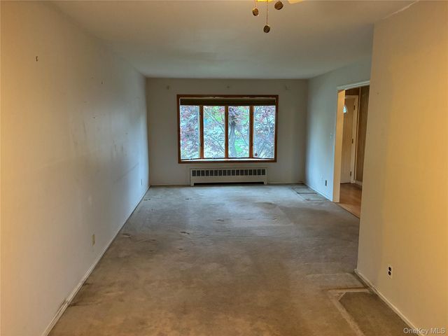 27 Elizabeth Drive, Bethpage, NY 11714