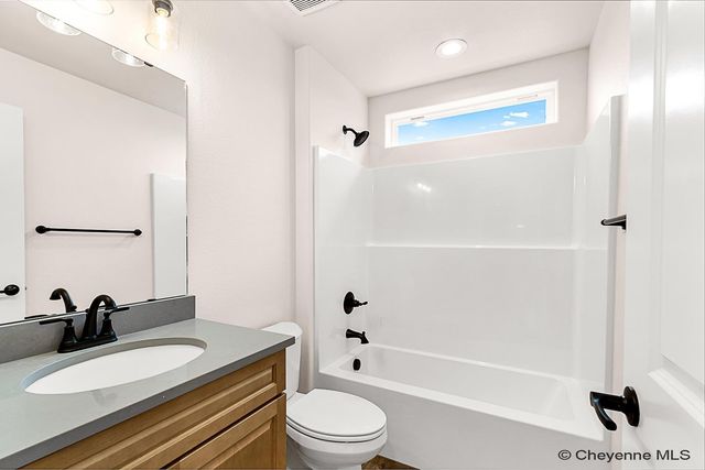 4021 FARTHING RD, Cheyenne, WY 82001