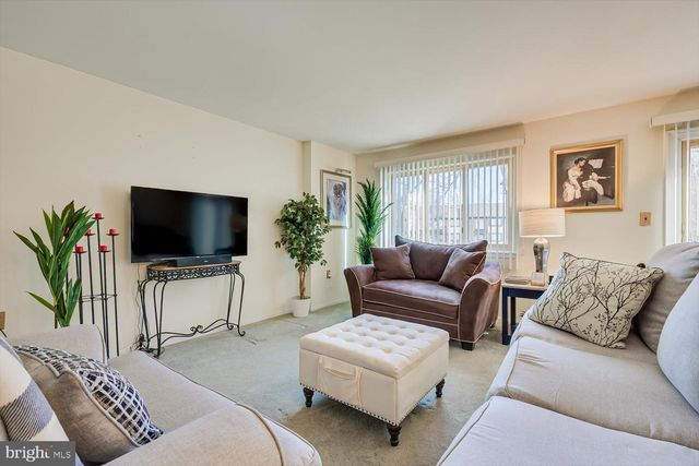 806 ROBIN RD, Hillsborough, NJ 08844