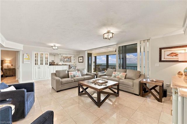 9653 Gulf Shore DR 502, Naples, FL 34108
