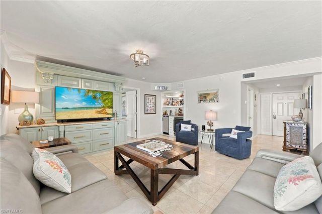 9653 Gulf Shore DR 502, Naples, FL 34108