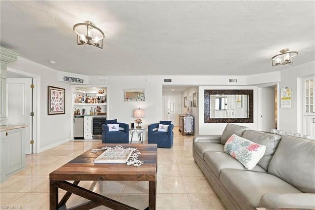 9653 Gulf Shore DR 502, Naples, FL 34108