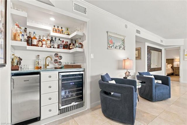 9653 Gulf Shore DR 502, Naples, FL 34108
