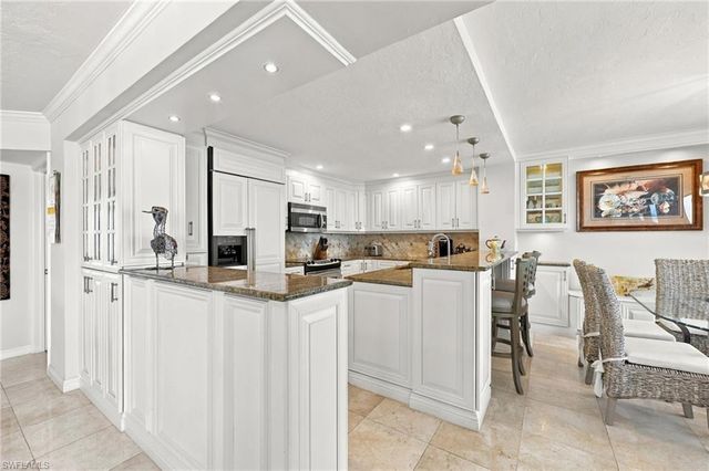 9653 Gulf Shore DR 502, Naples, FL 34108