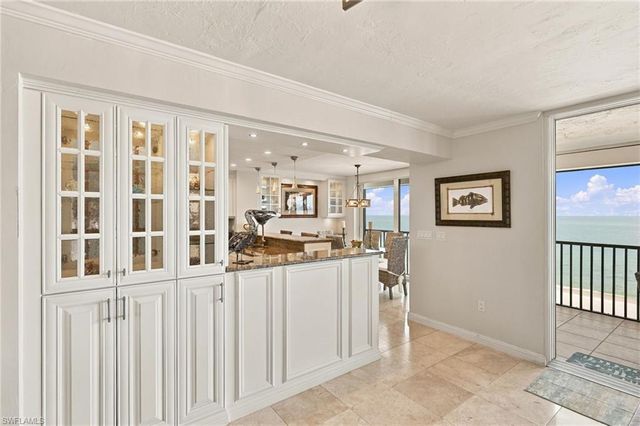 9653 Gulf Shore DR 502, Naples, FL 34108
