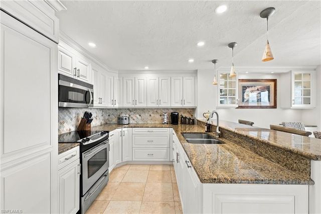 9653 Gulf Shore DR 502, Naples, FL 34108