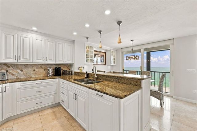 9653 Gulf Shore DR 502, Naples, FL 34108