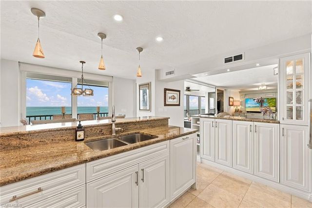9653 Gulf Shore DR 502, Naples, FL 34108