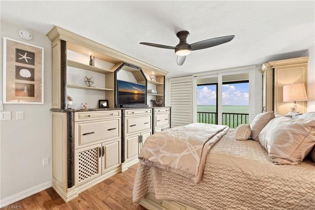 9653 Gulf Shore DR 502, Naples, FL 34108