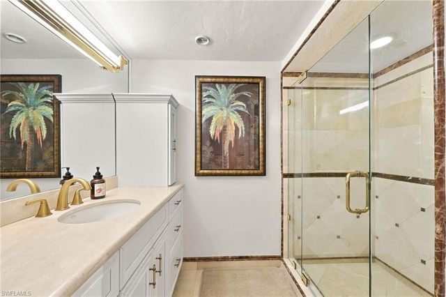 9653 Gulf Shore DR 502, Naples, FL 34108