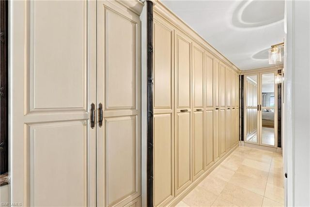 9653 Gulf Shore DR 502, Naples, FL 34108