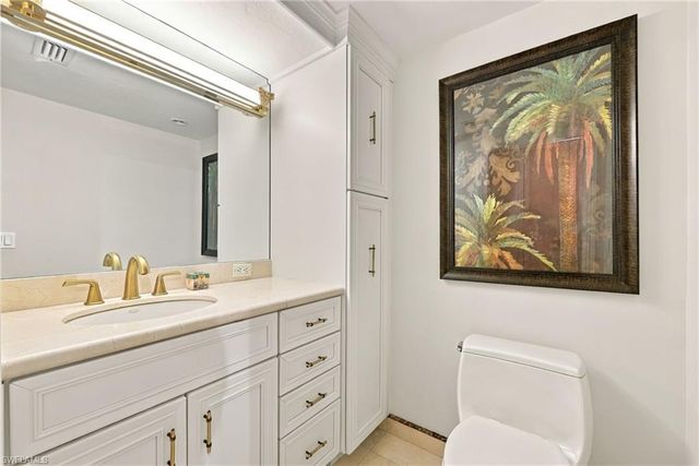 9653 Gulf Shore DR 502, Naples, FL 34108