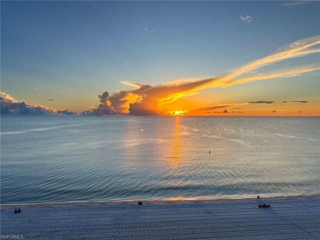 9653 Gulf Shore DR 502, Naples, FL 34108