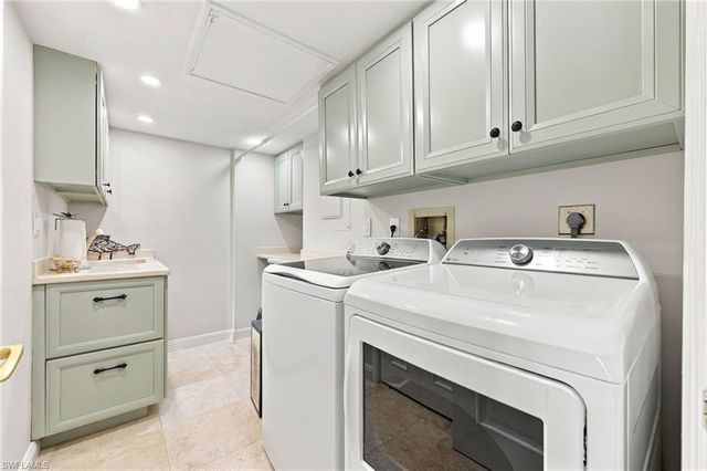 9653 Gulf Shore DR 502, Naples, FL 34108