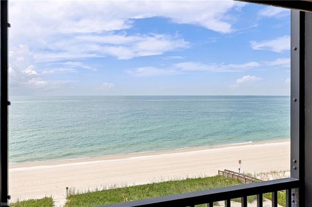 9653 Gulf Shore DR 502, Naples, FL 34108