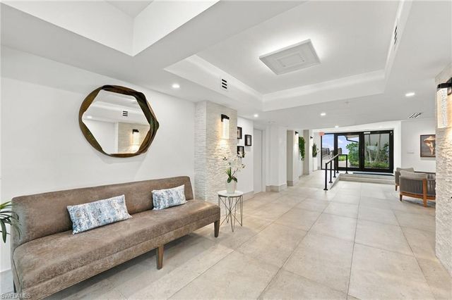 9653 Gulf Shore DR 502, Naples, FL 34108