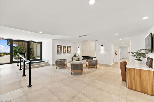 9653 Gulf Shore DR 502, Naples, FL 34108