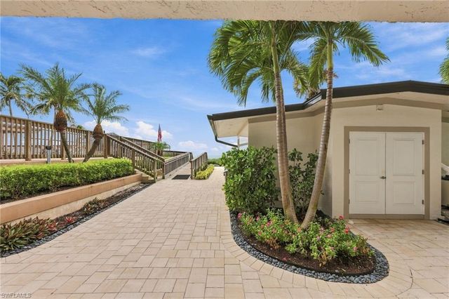 9653 Gulf Shore DR 502, Naples, FL 34108