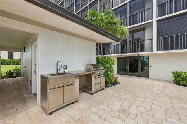 9653 Gulf Shore DR 502, Naples, FL 34108