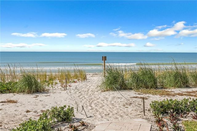9653 Gulf Shore DR 502, Naples, FL 34108