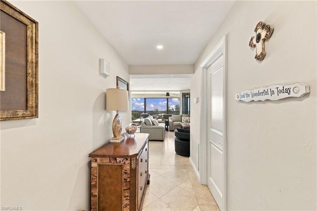 9653 Gulf Shore DR 502, Naples, FL 34108