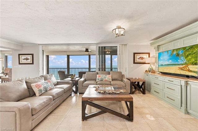 9653 Gulf Shore DR 502, Naples, FL 34108
