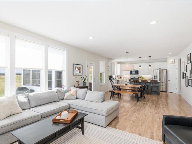 9055 Lakeside Drive, Victoria, MN 55386
