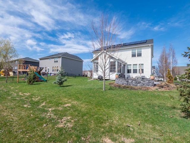 9055 Lakeside Drive, Victoria, MN 55386